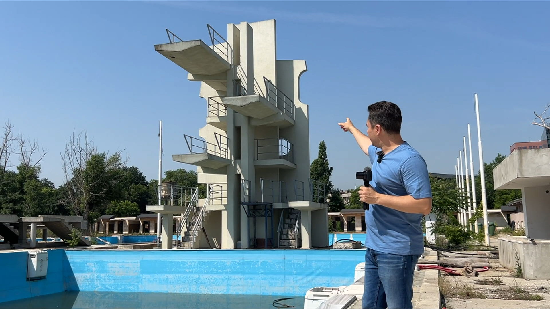 Cum s-a transformat o bază de natație din inima Capitalei în junglă urbană. Statul ia 25.000 de euro, chirie pe bălării