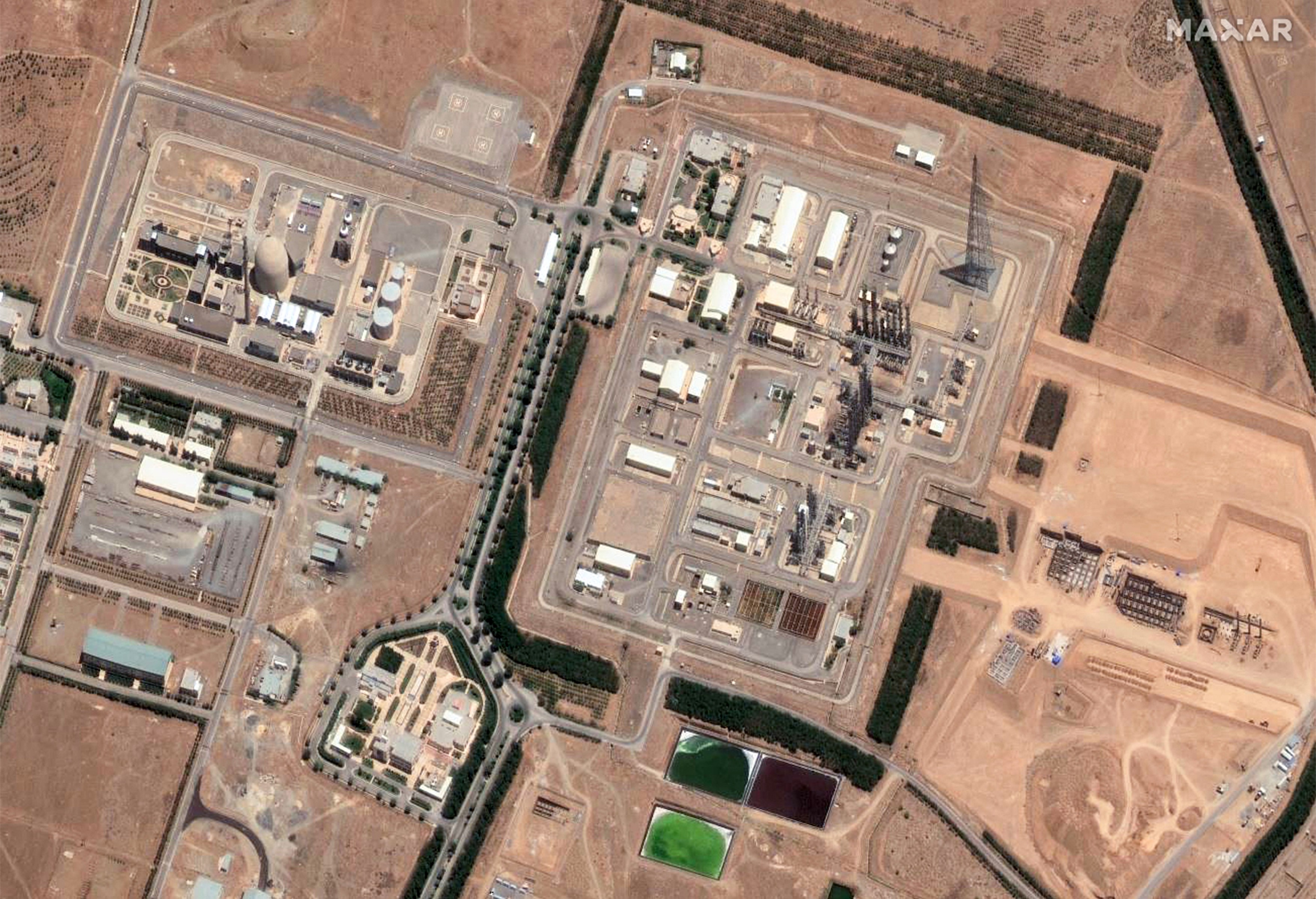 Israelul a bombardat reactorul iranian cu apă grea de la Arak. Ce spun cercetătorii despre pericolul unei scurgeri de radiații