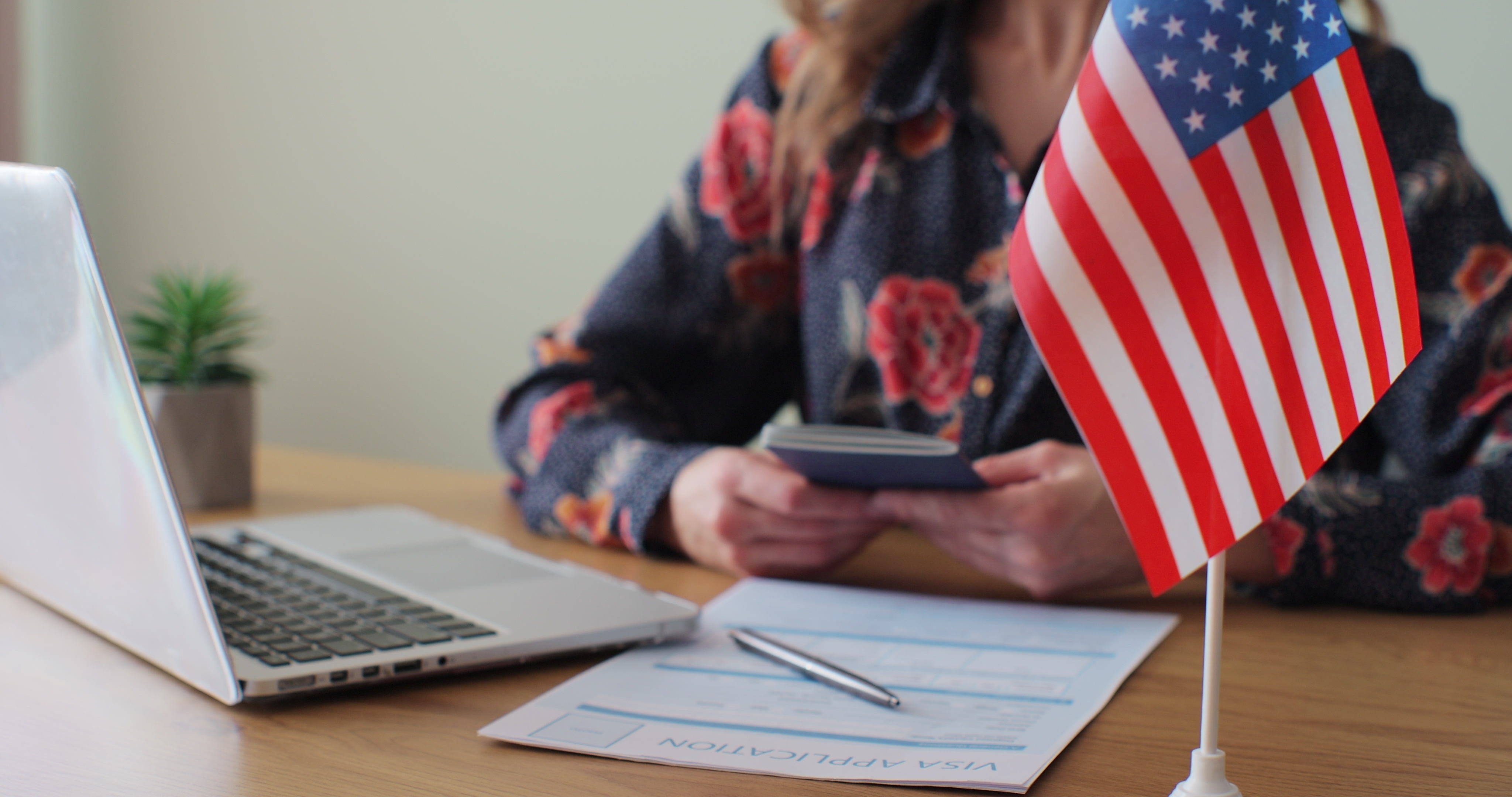 SUA impune studenților străini să își facă publice conturile de social media. Ce urmăresc diplomații americani