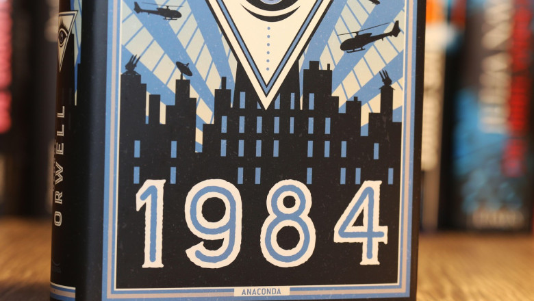 Cele mai furate cărți în Rusia sunt romanul „1984” de George Orwell și Constituția