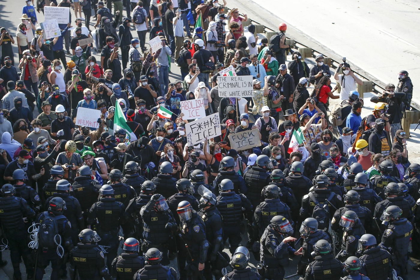 Protestele la adresa deportărilor în masă se extind pe teritoriul SUA. Vance: „Această administraţie nu va fi intimidată de anarhie”