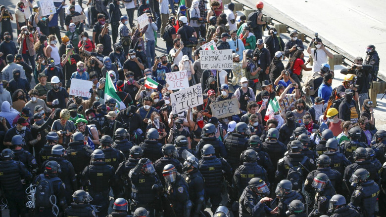 Protestele la adresa deportărilor în masă se extind pe teritoriul SUA. Vance: „Această administraţie nu va fi intimidată de anarhie”