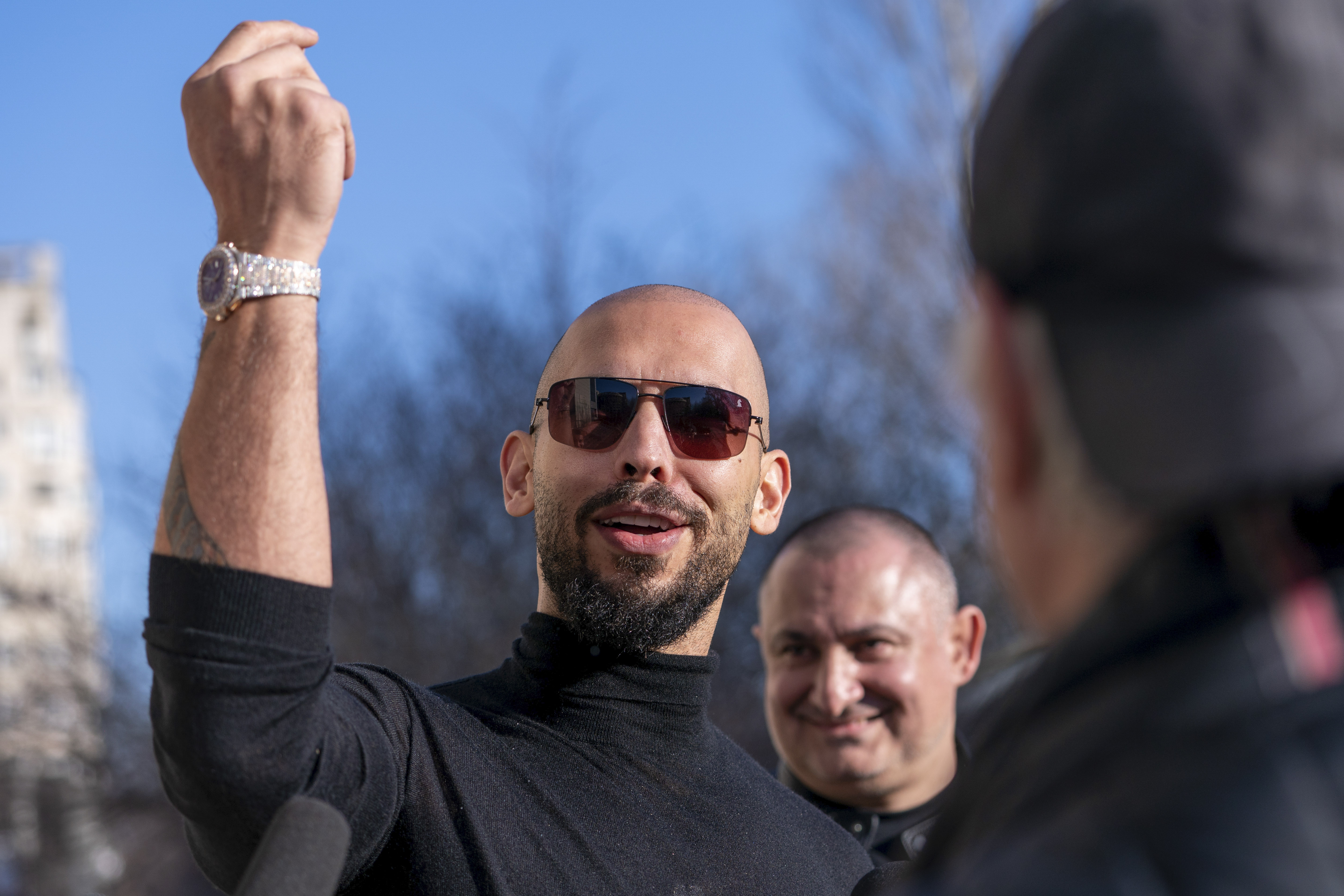 Reacția Ministerului Culturii după ce Andrew Tate a fost filmat la o petrecere în curtea Muzeului Bruckenthal din Sibiu