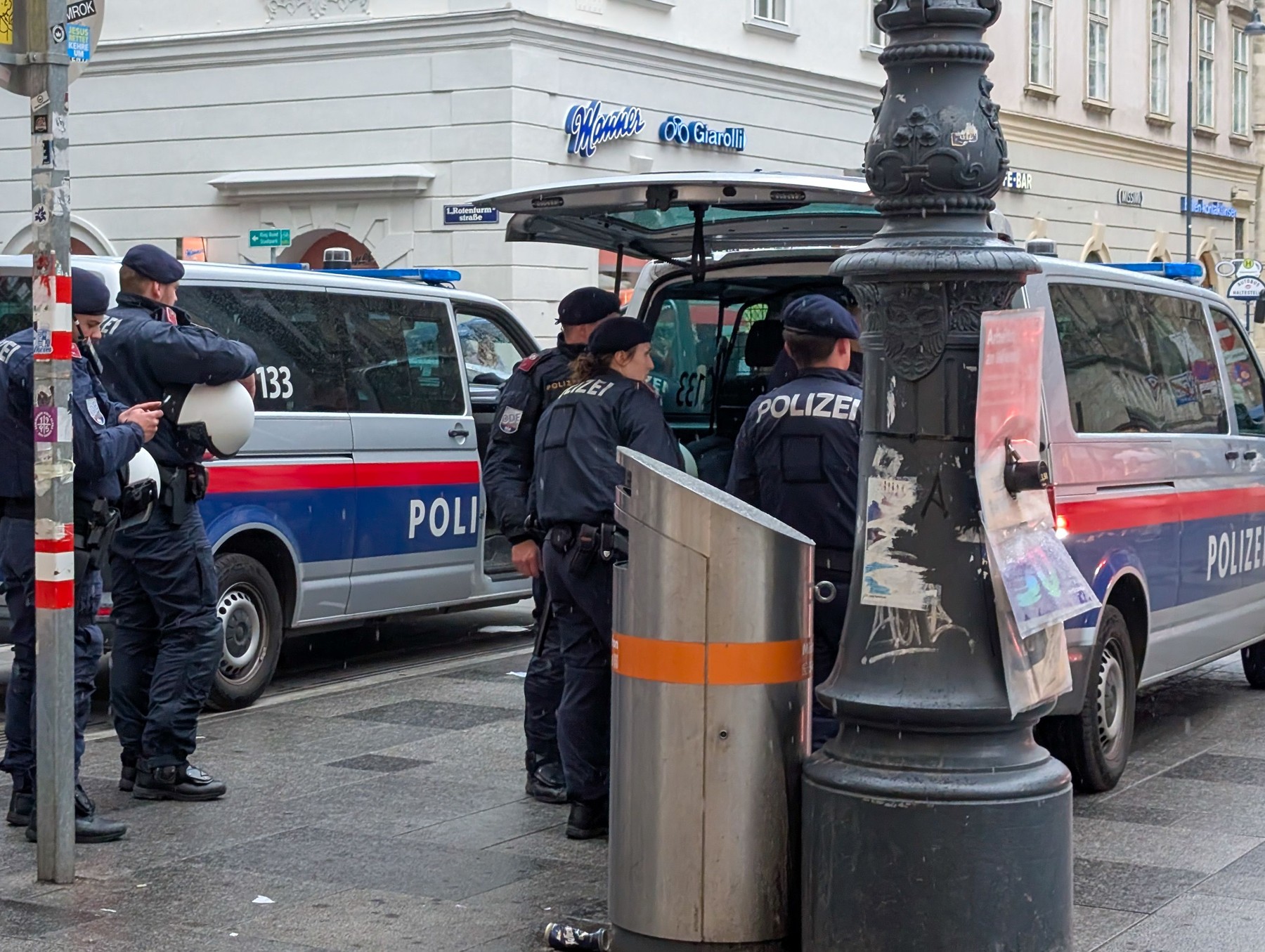 Atac armat într-o școală din orașul austriac Graz. Cel puțin cinci persoane au fost ucise