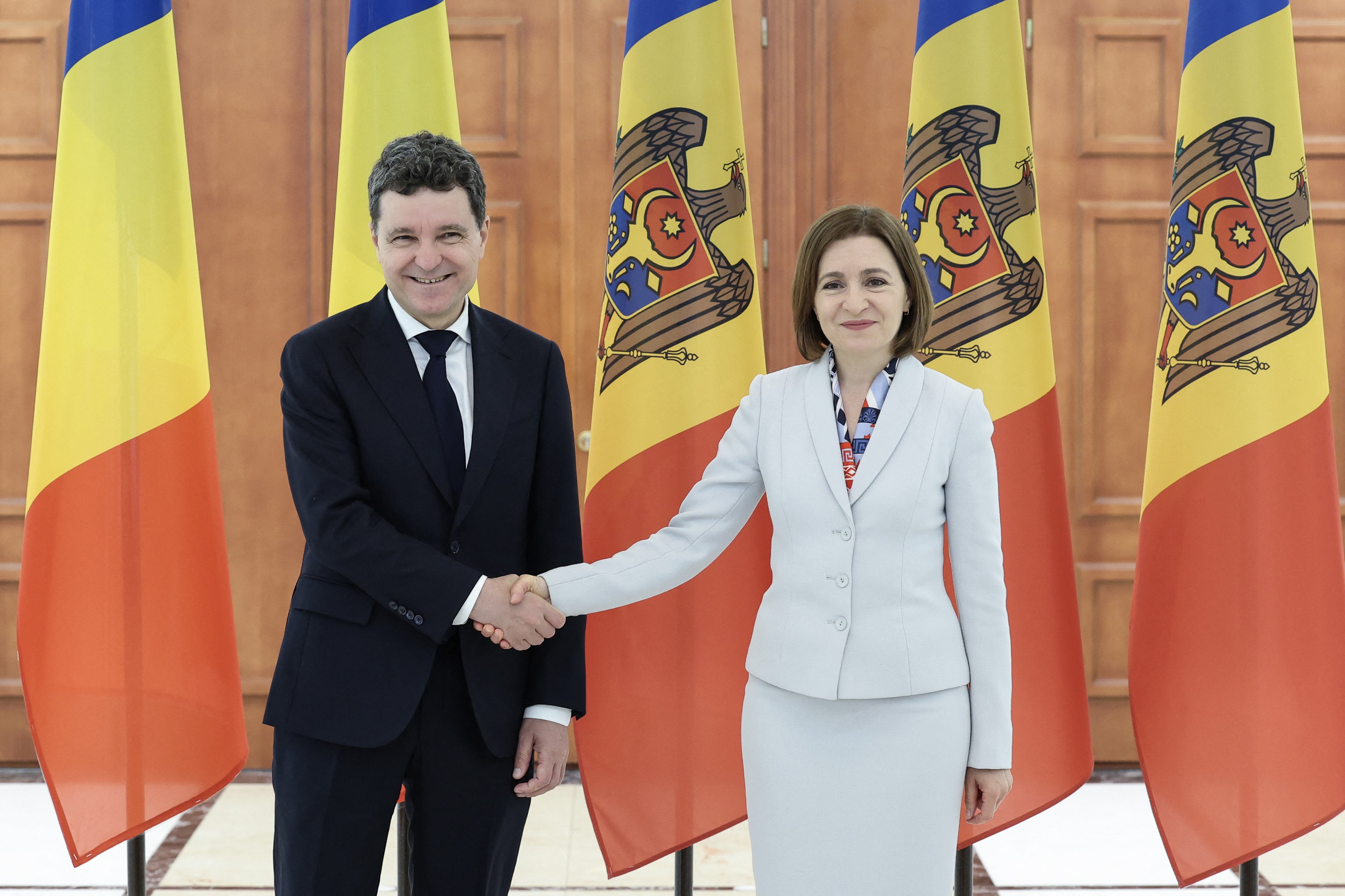 Nicuşor Dan, vizită în Republica Moldova, de Ziua Limbii Române. Președintele participă la evenimentul „Marea Dictare Naţională”