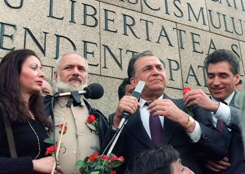 ion-iliescu-gelu-voiculescu-petre-roman
