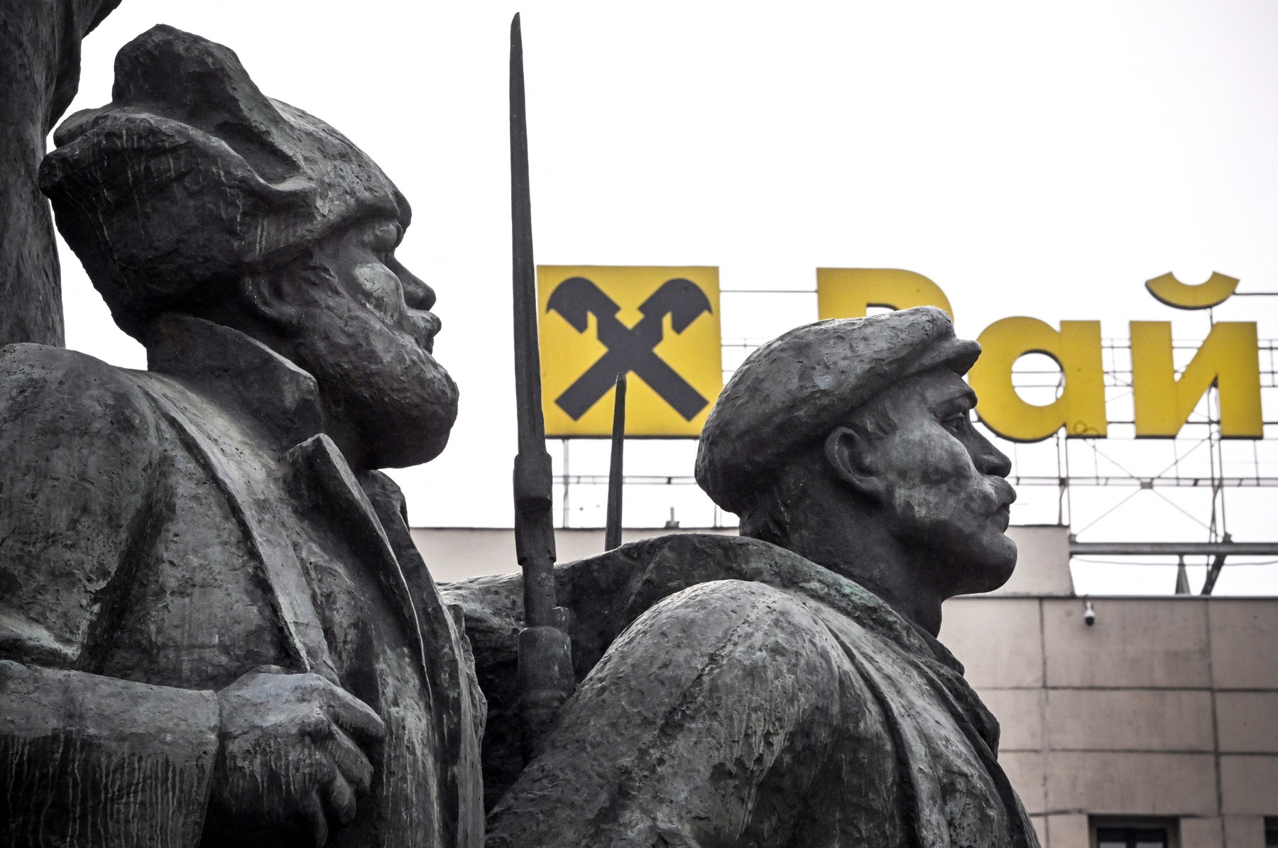 Raiffeisen Bank, obligată de Rusia să plătească 400 de milioane de dolari pentru pierderile cauzate de sancțiunile europene