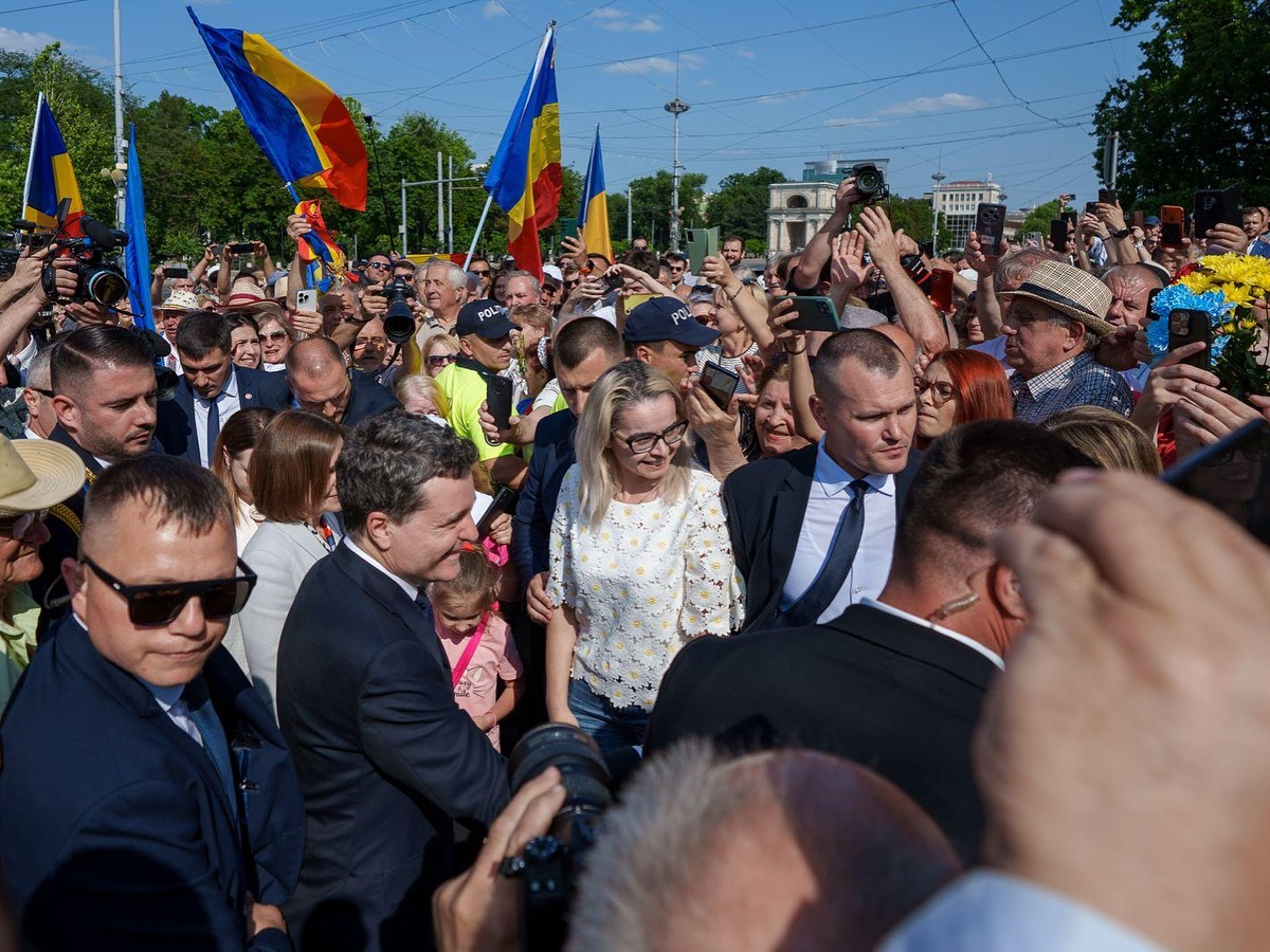 Nicușor Dan, baie de mulțime la Chișinău. Președintele a fost votat de peste 80% dintre basarabenii cu cetățenie română
