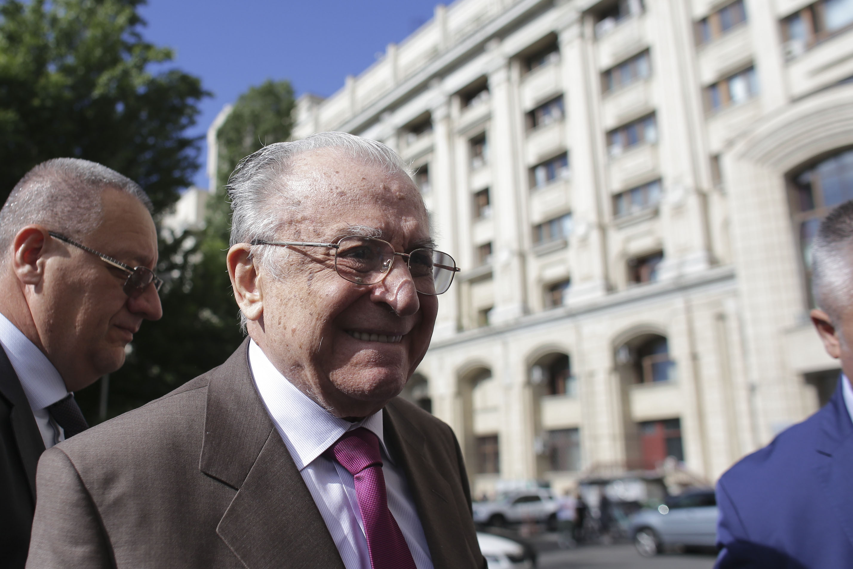 Zile critice pentru Ion Iliescu. Ce spun medicii despre starea de sănătate a fostului președinte
