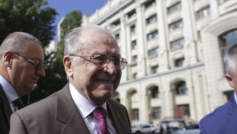 Ion Iliescu rămâne internat la ATI. Spitalul a transmis noi detalii despre starea de sănătate a fostului președinte