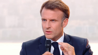 Nice: Macron takes part in a program on France 2 Urgence Ocean