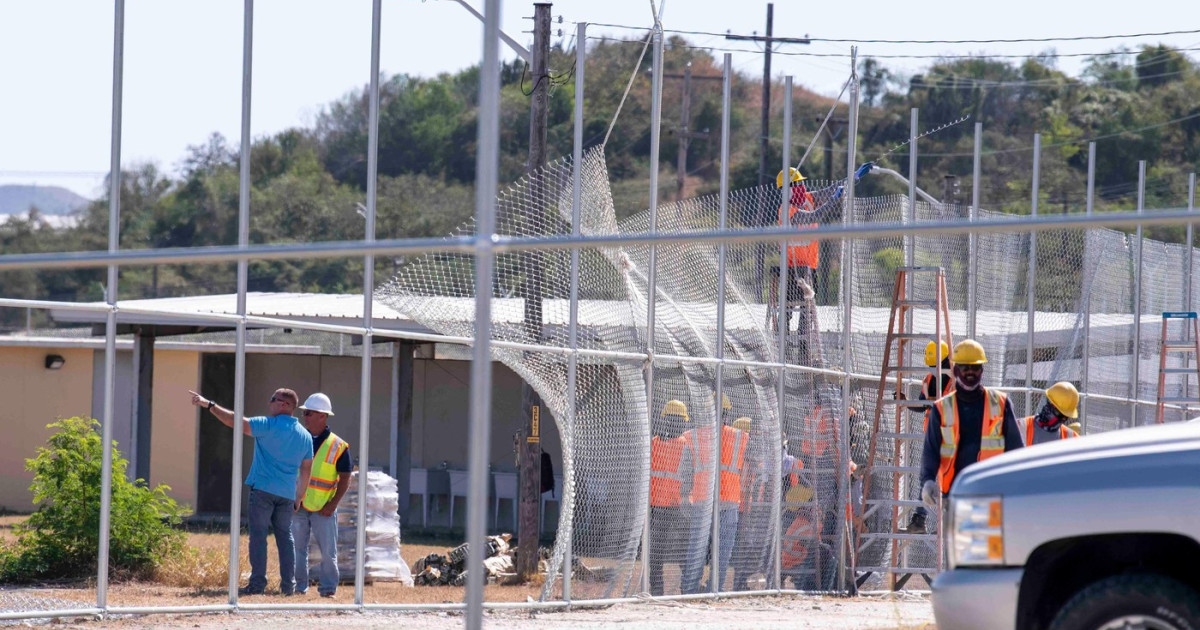 Administrația Trump vrea să trimită 9.000 de migranți la Guantanamo, de săptămâna aceasta. Printre ei sunt 100 de români