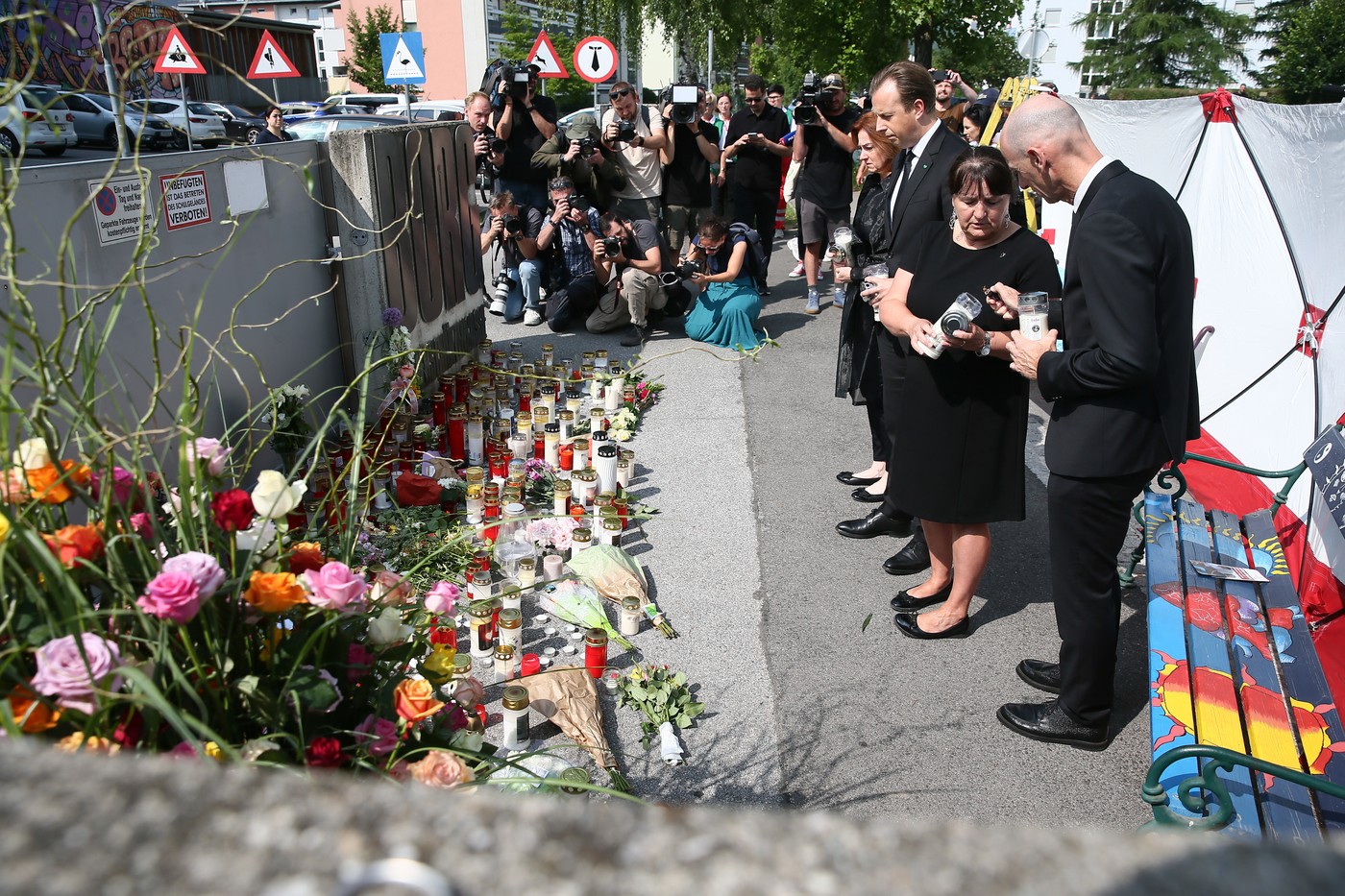 Minut de reculegere în toată Austria, după atacul de la Graz. Poliția a găsit un bilet de adio acasă la atacator
