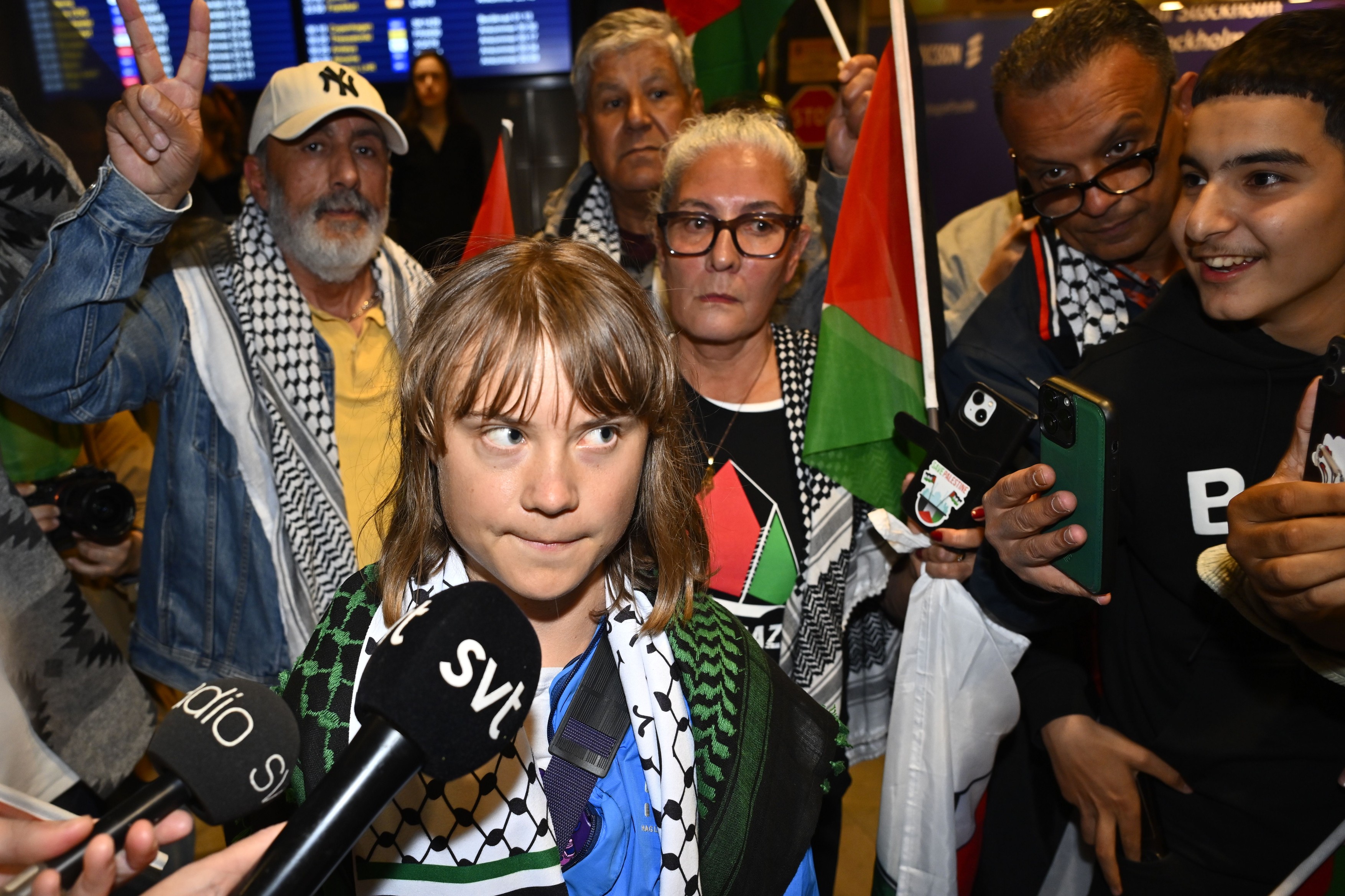 Greta Thunberg a fost „torturată” de israelieni cu cântece pentru copii, înainte de a fi deportată în Suedia