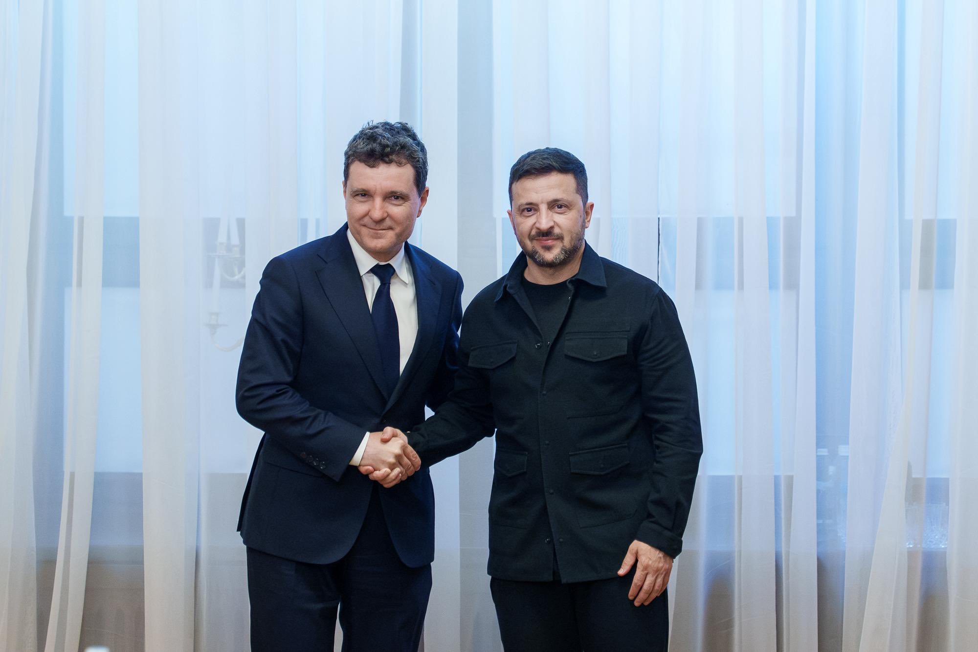 Nicușor Dan a vorbit la telefon cu Volodimir Zelenski. Șeful statului va merge la Kiev în această toamnă