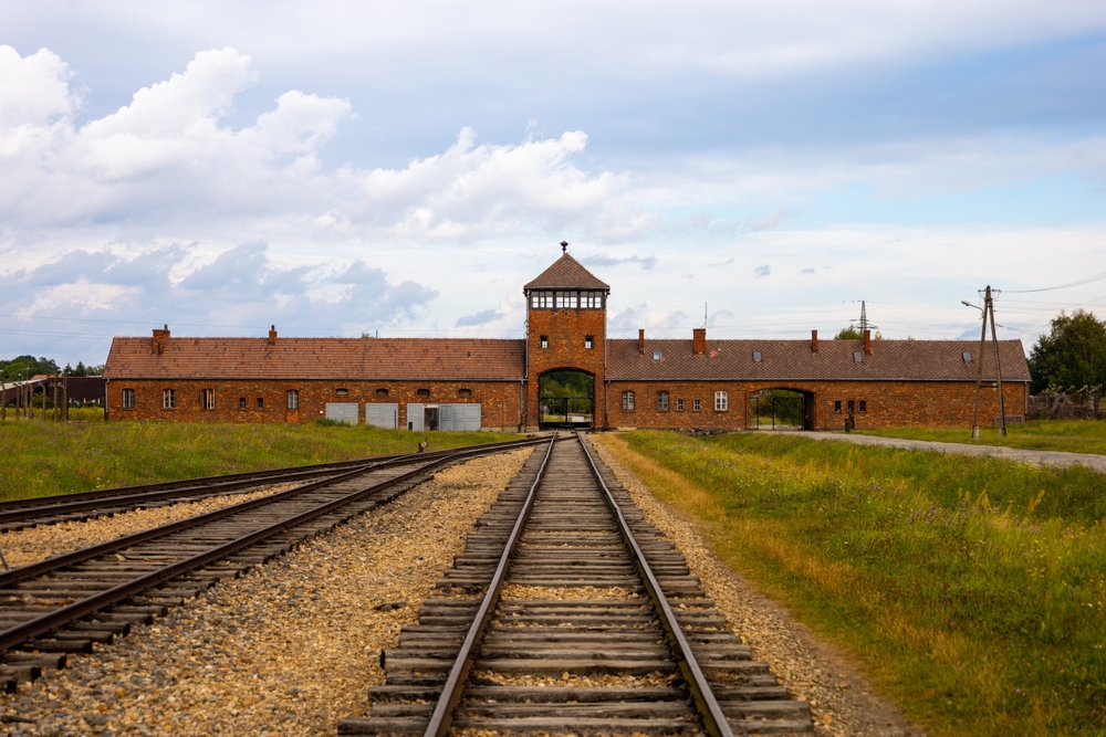 Muzeul Auschwitz atrage atenția asupra unui conținut fals, generat cu inteligența artificială, care circulă pe Internet