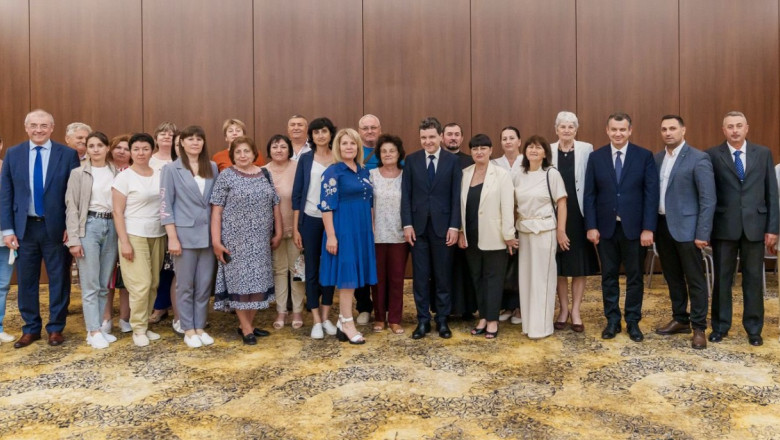 Nicușor Dan s-a întâlnit cu membrii comunității românești din zona Odesa: „Ne-am asumat că vom deschide repede consulatul de acolo”