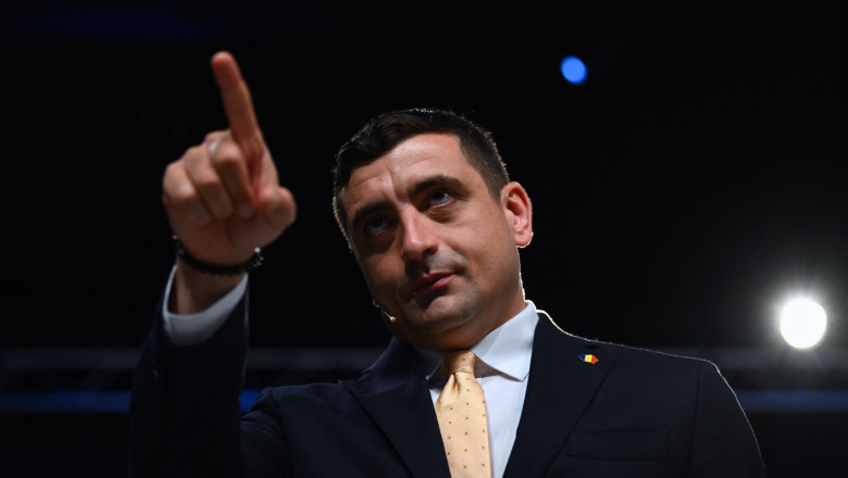 Parlamentarii AUR au părăsit şedinţa de plen în care se votează noul Guvern. Simion: „Nu participăm la această mascaradă”
