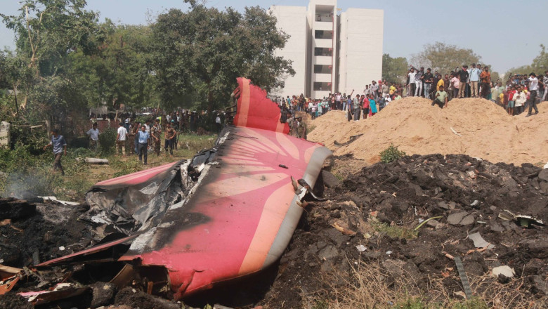 EXCLUSIV  Ce spune un fost pilot român care a zburat chiar pe tipul de avion prăbușit în India despre tragedia aviatică de la Ahmedabad