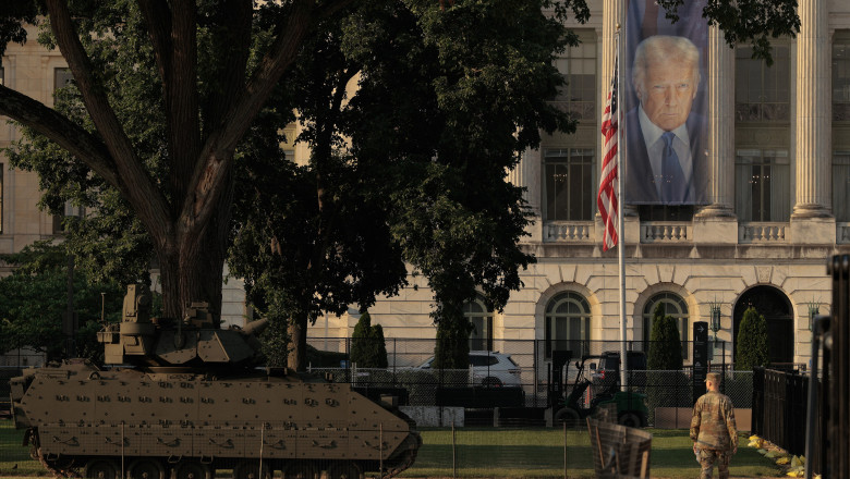 Motivul suprinzător din cauza căruia parada militară a lui Donald Trump ar putea fi anulată: „Mulțimea ar fi pusă în pericol”