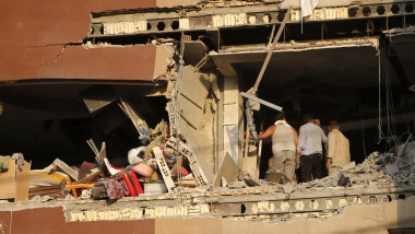 oameni in teheran, cladire bombardata de israel