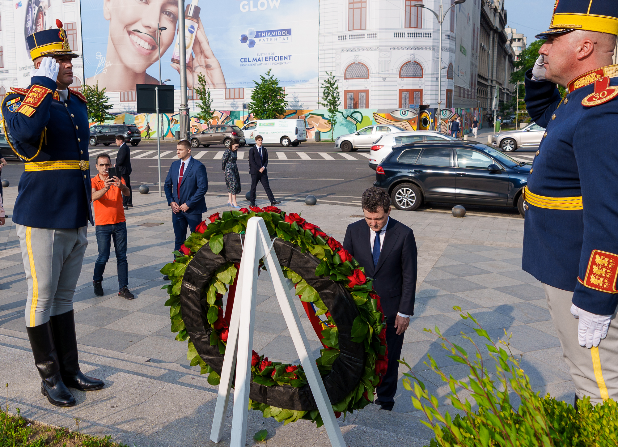 Preşedintele Nicuşor Dan a depus coroane de flori în memoria victimelor Mineriadei din 1990