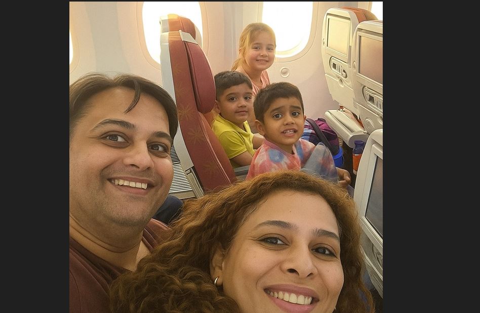 Ultimul selfie al unei familii cu 3 copii, făcut chiar înainte de prăbușirea avionului din India. Plănuiau să se stabilească în Londra