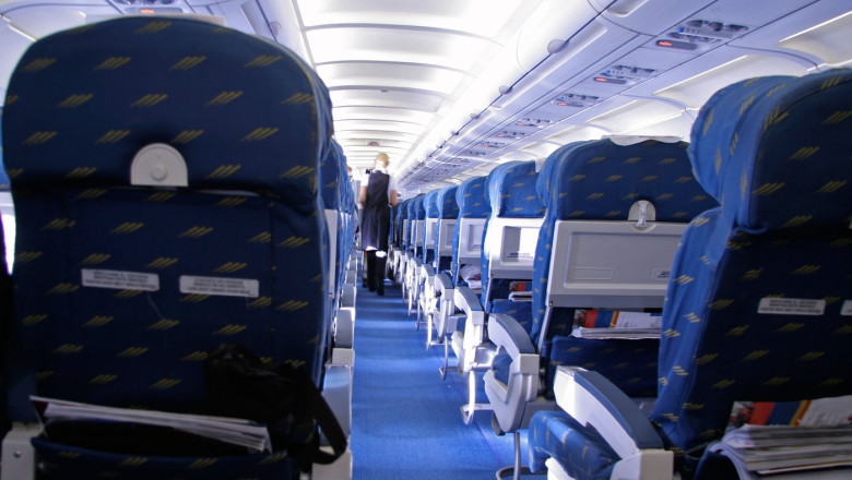Care sunt cele mai sigure locuri din avion? Recomandări pentru creșterea șanselor de supraviețuire în caz de incident aviatic