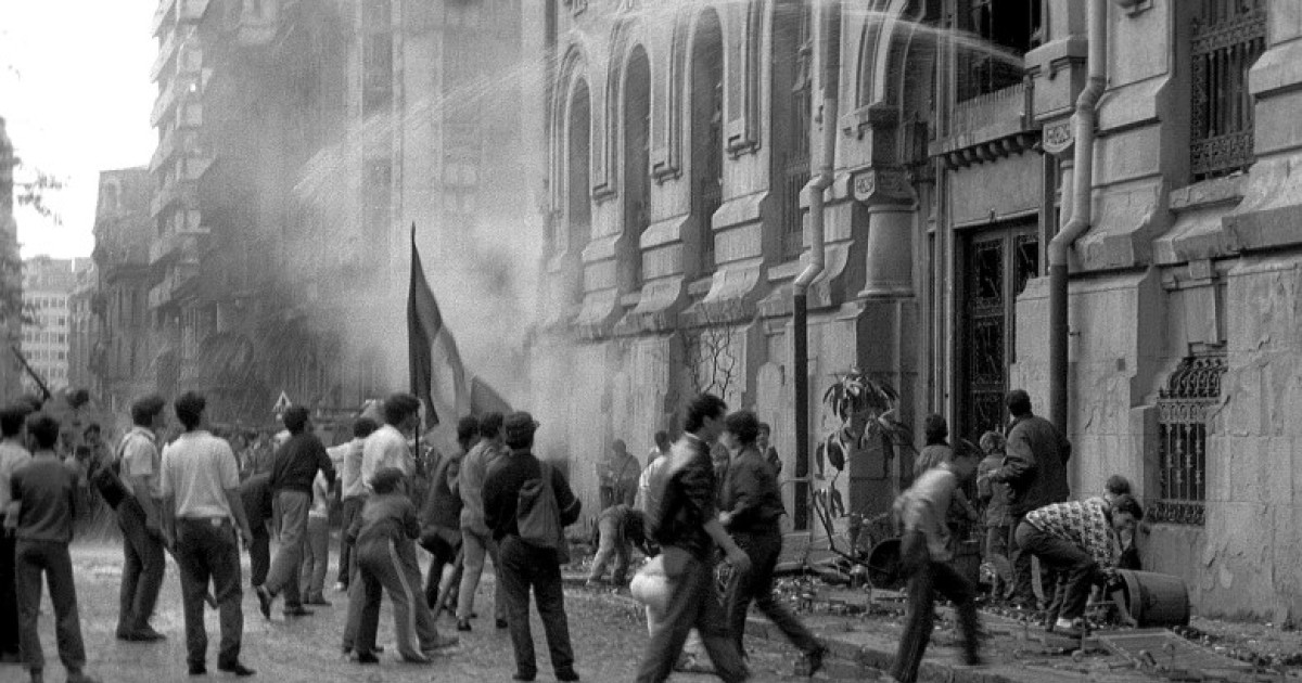 Aproape jumătate dintre români nu știu ce a fost Mineriada din 1990. Ce ar face azi dacă drepturile le-ar fi amenințate Sondaj INSCOP|EpicNews