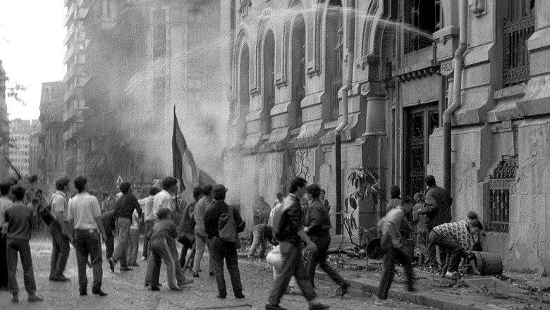 Aproape jumătate dintre români nu știu ce a fost Mineriada din 1990. Ce ar face azi dacă drepturile le-ar fi amenințate (Sondaj INSCOP)