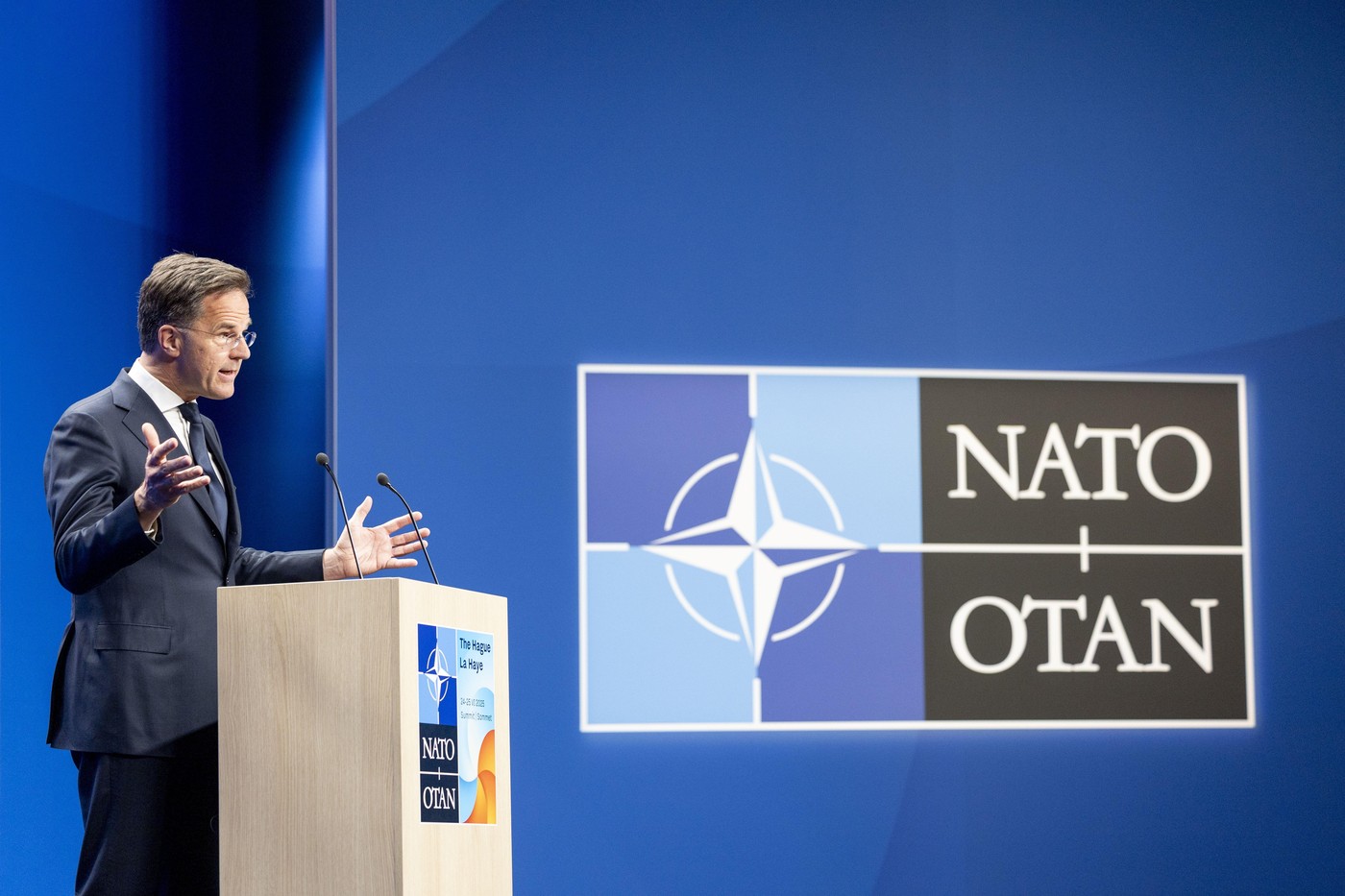 Mark Rutte prezidează primul său summit NATO, la Haga. Principalele sale provocări: relația NATO cu Trump și cu Rusia