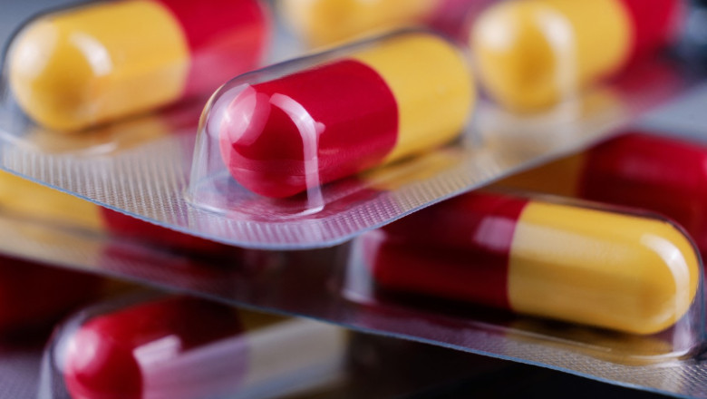 Cercetătorii scoțieni au produs paracetamol dintr-un PET. Anunțul, primit cu scepticism de activiștii de mediu