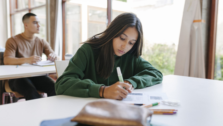 Evaluarea Națională 2025: Cum se desfășoară proba scrisă la matematică. Supraveghere audio și video în sala de examen