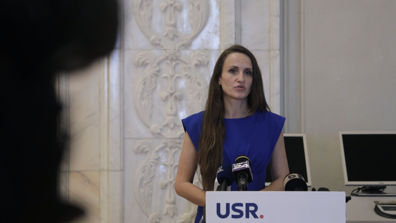 Oana Țoiu și-a preluat mandatul la Ministerul de Externe. Discuții cu Emil Hurezeanu despre prioritățile diplomației române