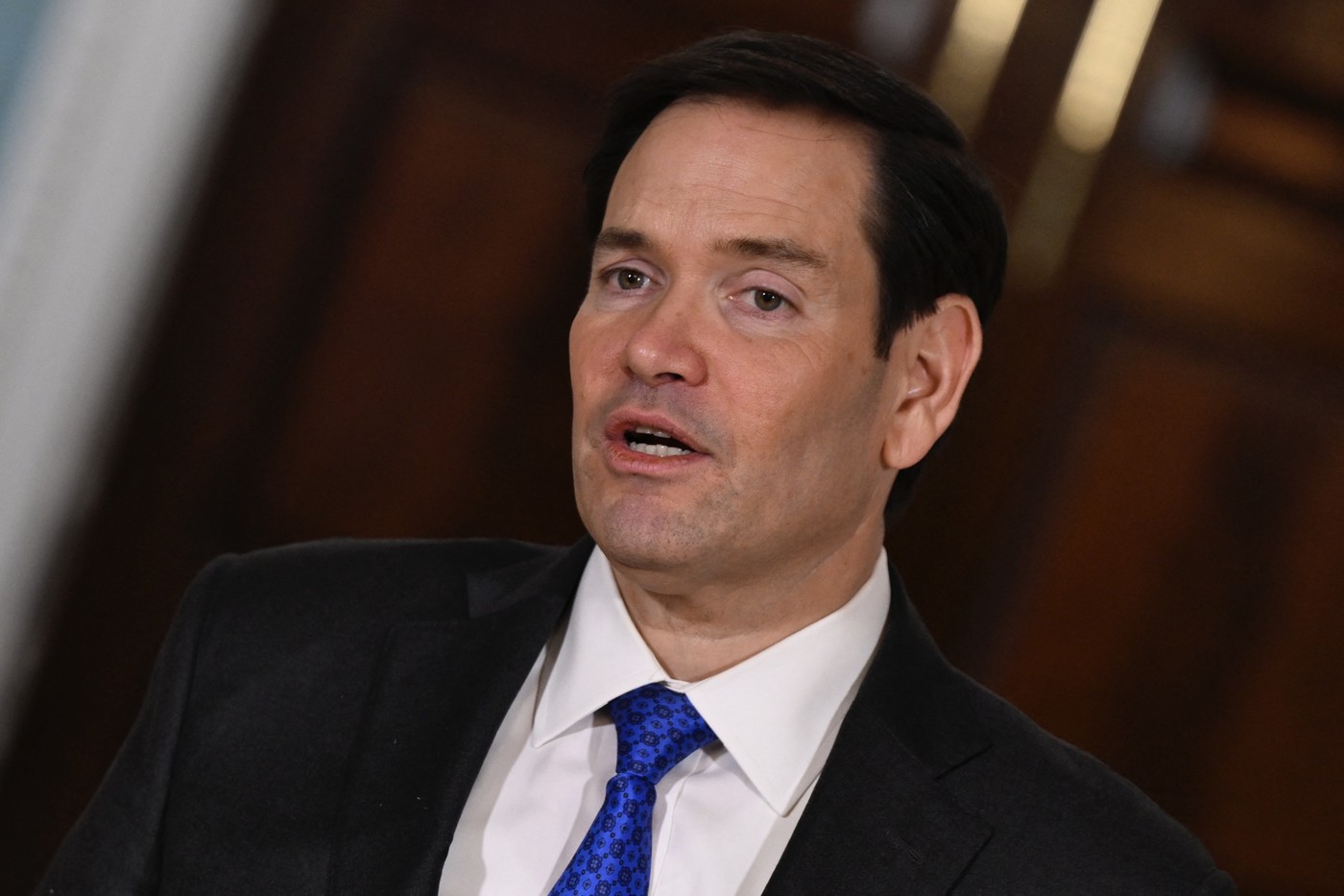 Un impostor, care s-a folosit de inteligența artificială, s-a prezentat drept Marco Rubio. A reușit să contacteze trei miniștri străini
