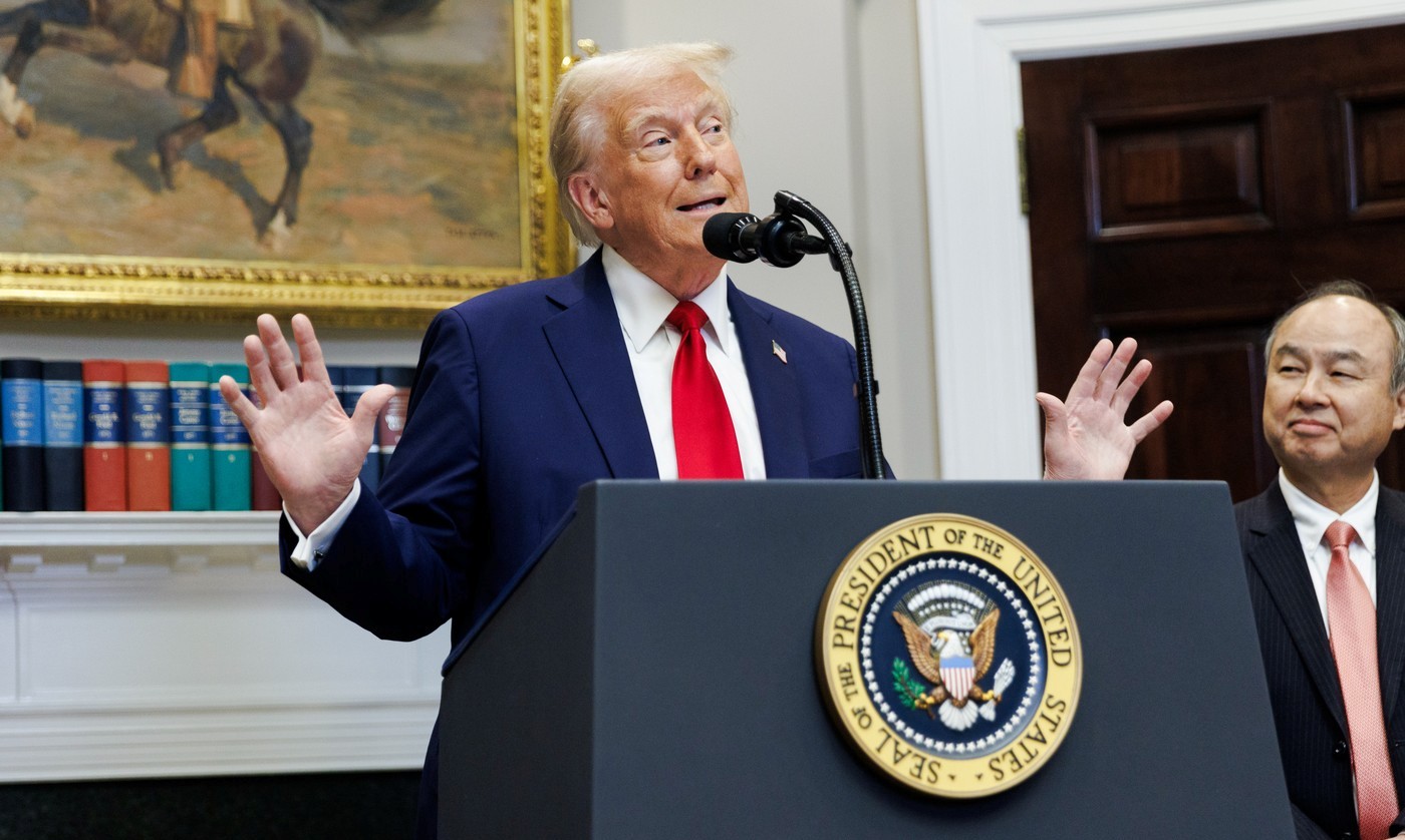 Trump consideră că bătălia cu China pentru inteligența artificială este „existențială”. Și totuși, ia decizii bulversante (Axios)