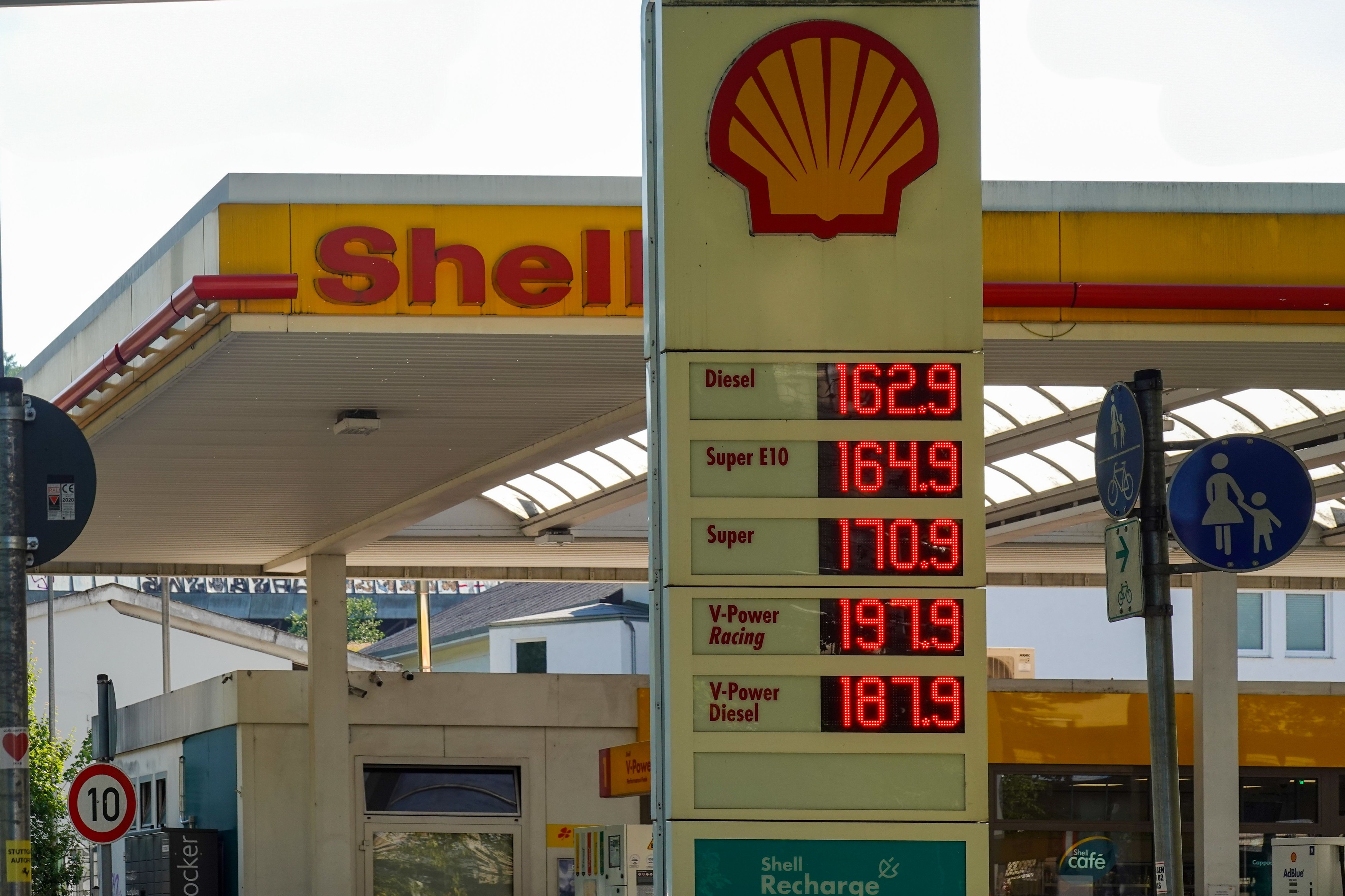 Shell ar putea prelua rivalul BP, într-o tranzacție de 80 de miliarde de dolari. Reacția investitorilor
