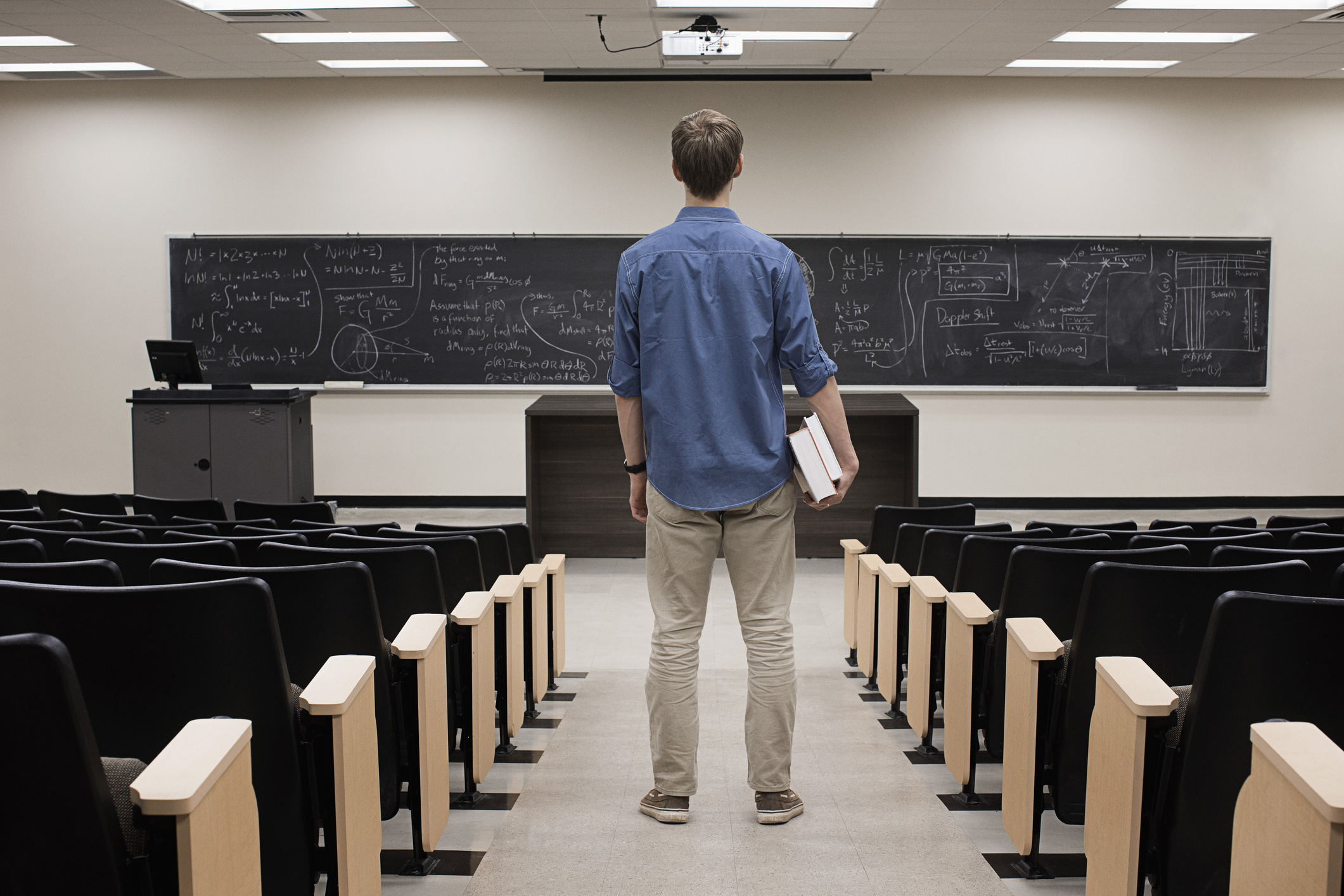Studenție de probă. Cum încearcă universitățile din România să-i atragă pe elevii indeciși: „Nu știm ce să alegem”