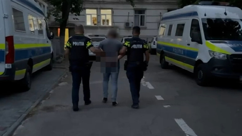VIDEO  Bărbatul din Dolj care și-a amenințat soția, și-a sechestrat copiii și a tras cu arma spre polițiști a fost reținut