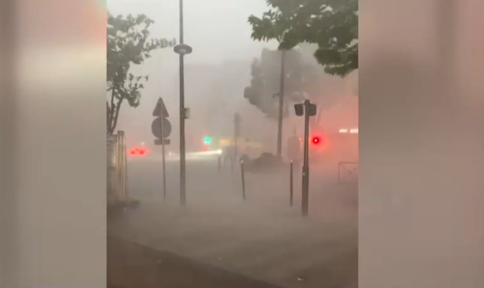 VIDEO Furtunile violente au ucis cel puțin 2 oameni în Franța: Temperatura a scăzut cu peste 11 grade în doar 20 de minute