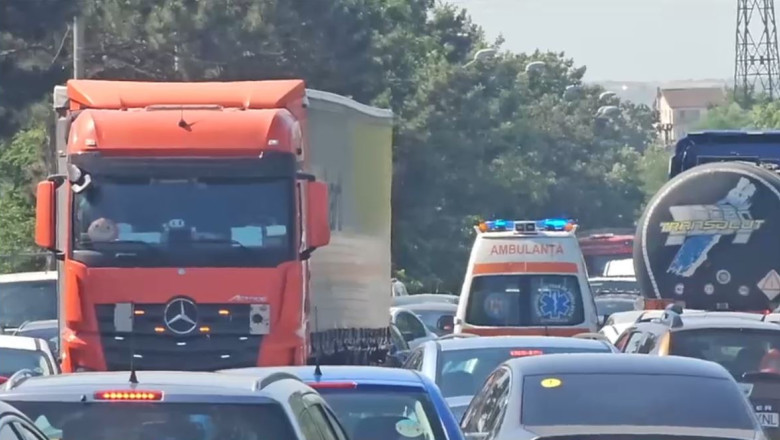 VIDEO Haos pe drumurile de la mare: Se circulă bară la bară între stațiuni, iar șoferii nervoși au provocat accidente