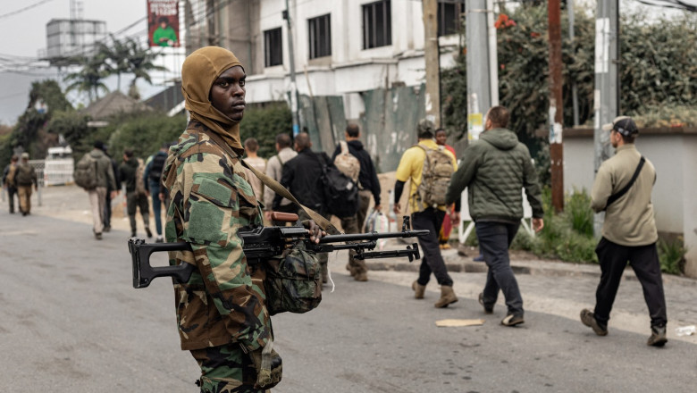 Guvernul Bolojan vrea să le interzică militarilor și polițiștilor să se mai angajeze ca mercenari, chiar și după trecerea în rezervă
