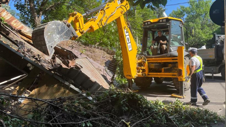 A început demolarea construcțiilor ilegale din Sectorul 1 al Capitalei. Prima intervenţie, un chioşc care funcţiona de peste 20 de ani