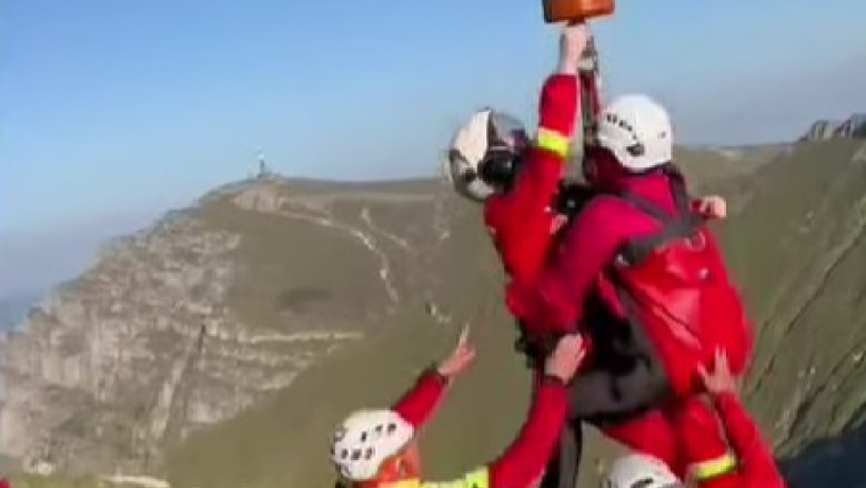 VIDEO  O turistă care s-a accidentat pe un traseu din Munții Bucegi a fost preluată cu un elicopter SMURD