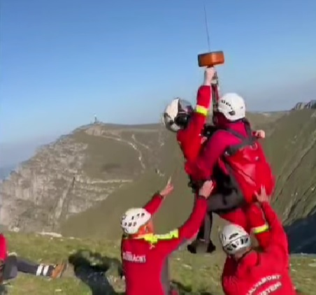 O turistă care s-a accidentat pe un traseu din Munții Bucegi a fost preluată cu un elicopter SMURD