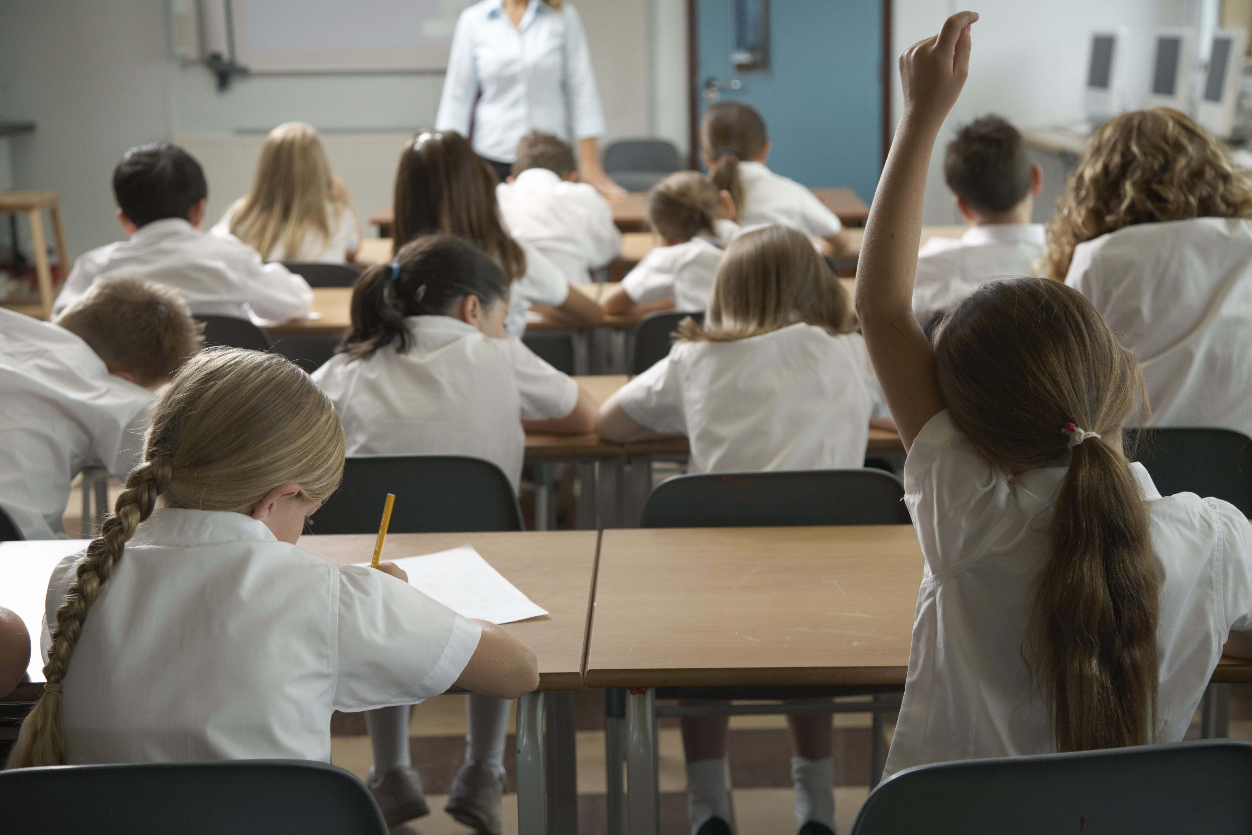În anul școlar 2025-2026 vor fi eliminate mai multe categorii de burse școlare. Ministrul Educației: „Nu ne mai permitem financiar”