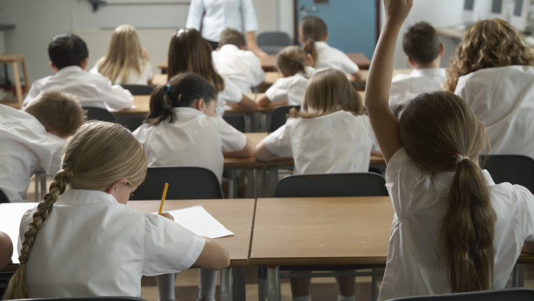 În anul școlar 2025-2026 vor fi eliminate mai multe categorii de burse școlare. Ministrul Educației: „Nu ne mai permitem financiar”