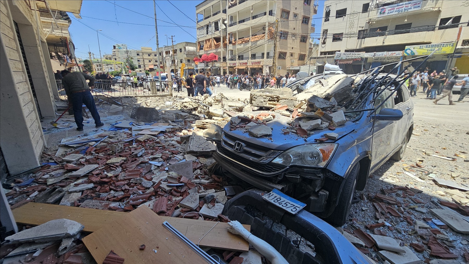 Cel puţin un mort şi 21 de răniţi în urma unor atacuri în Liban. Israelul acuză Hezbollah de stocarea de arme