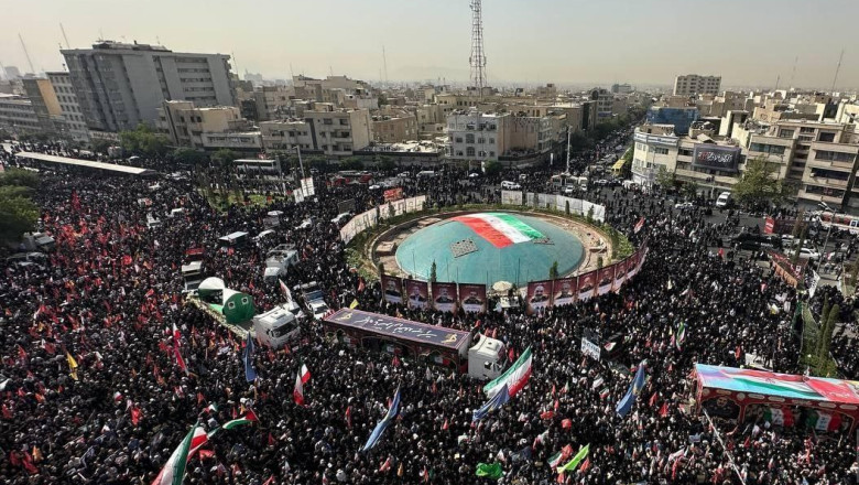 VIDEO  Imagini impresionante de la funeraliile de stat din Iran. 60 de militari și oameni de știință au fost uciși în atacuri israeliene