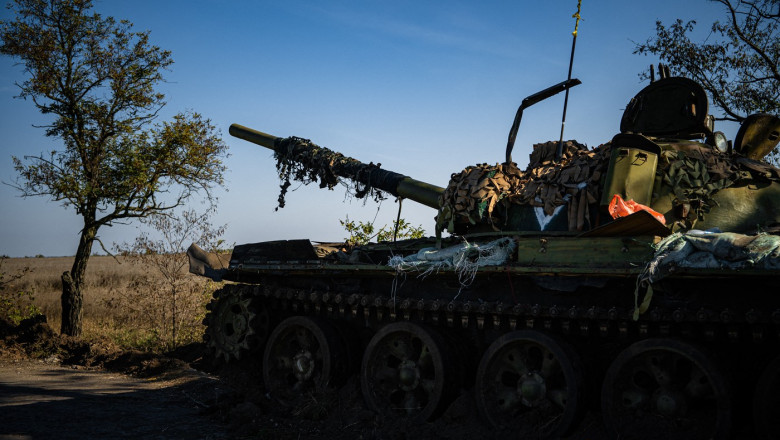 Armata rusă e nevoită să folosească tancuri T-62 vechi și neîntreținute zeci de ani, pentru posturi fixe de tir, potrivit GRU